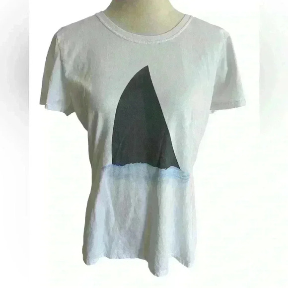 White Women’s Short Sleeve Tee Shirt Size XL Fruit of the Loom Shark Fin Water - Picture 1 of 6